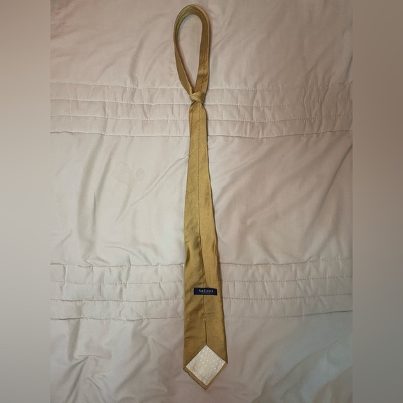 Van Heusen Gold Necktie - Picture 5 of 5